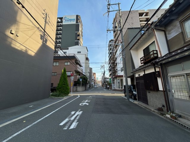 中央区谷町　新築戸建用土地の前面道路含む現地写真
