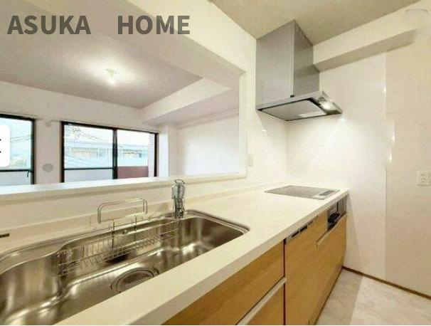 ライオンズマンション大倉山新羽町のキッチン|対面カウンター式のシステムキッチンになります。