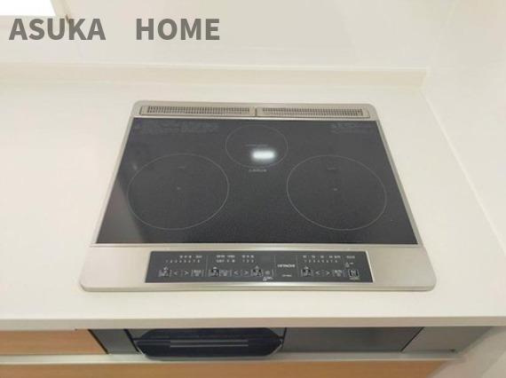 ライオンズマンション大倉山新羽町のキッチン|オール電化住宅になりますのでコンロはIHとなります。お手入れが楽ですね。