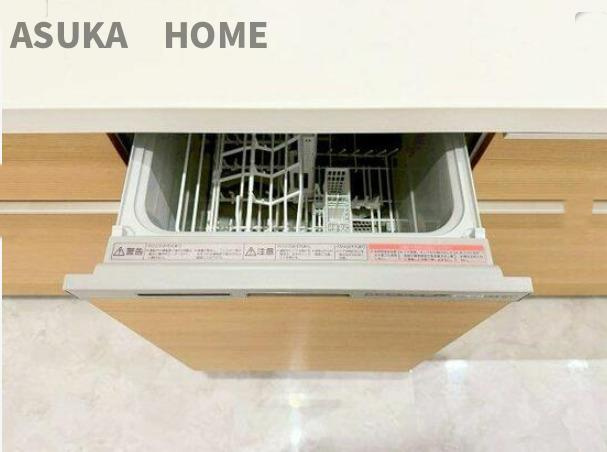 ライオンズマンション大倉山新羽町のキッチン|食洗機付きで家事もラクラクです。その分ご家族との会話も弾みます。
