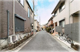 葛飾区奥戸４丁目の戸建の前面道路含む現地写真