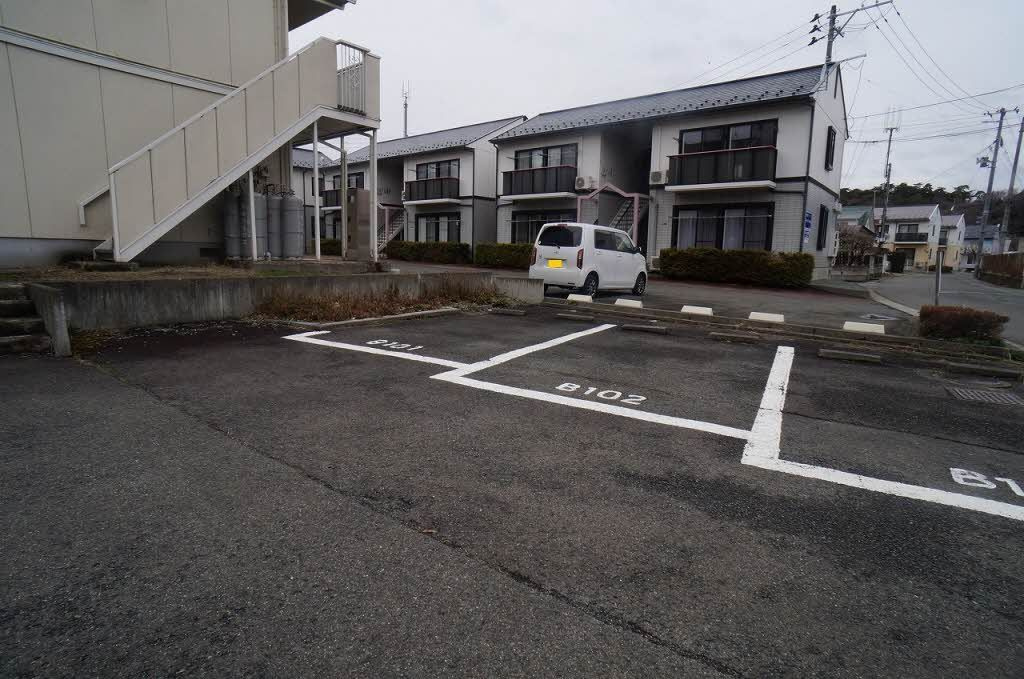 プライムハウス Ｂの駐車場