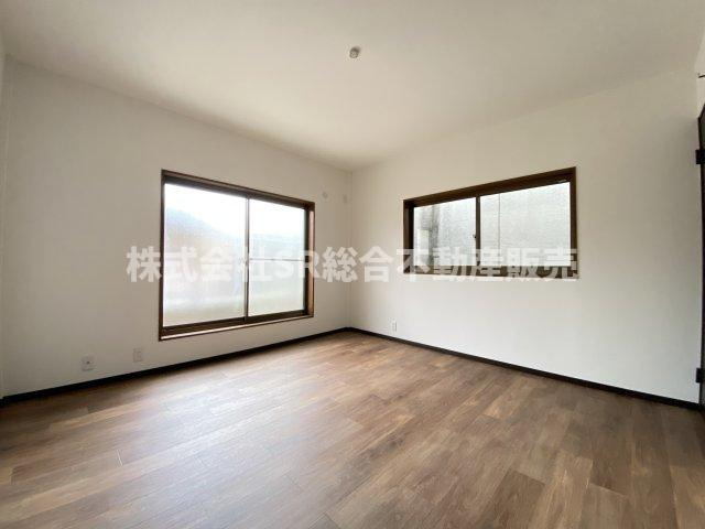 岩田町1丁目中古戸建の洋室|2面採光の明るいお部屋です！