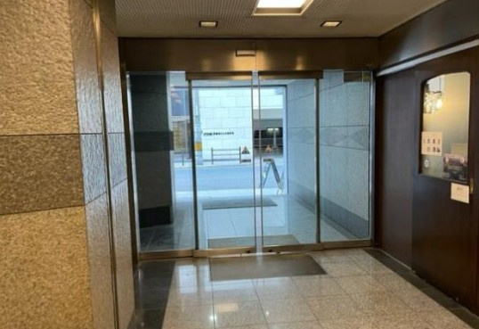 丸忠第3ビルのエントランス