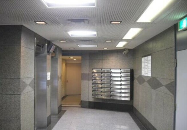 丸忠第3ビルのエントランス