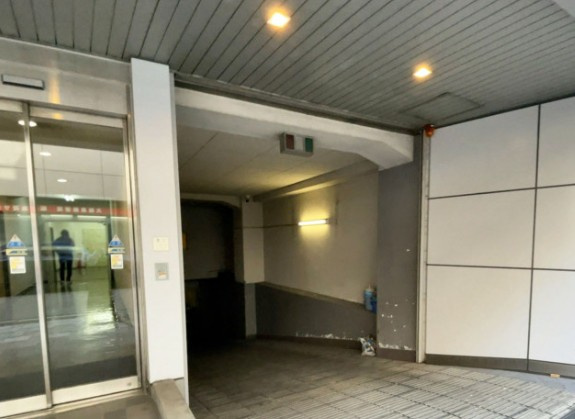 丸忠第3ビルの駐車場