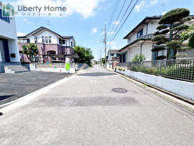 龍ケ崎市城ノ内第10　新築戸建　1号棟の前面道路含む現地写真