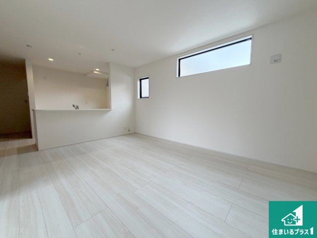 姫路市保城　第3期　新築一戸建ての居間・リビング|子供を見守りながらお料理が出来るため家族のコミュニケーションか増えます♪スペースが広く確保されている為お子様が大きくなったときは一緒に料理を楽しめます♪