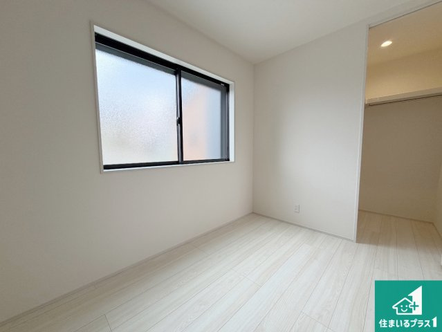 姫路市保城　第3期　新築一戸建ての洋室|収納スペースが充実しているので子供の成長に合わせてたくさん収納ができます！家族構成に合わせた様々な活用ができる収納！