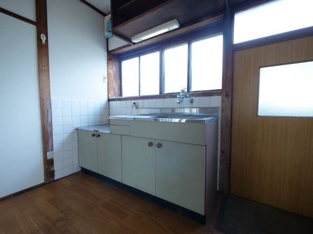 福富西槙野様貸家1号のキッチン|※写真は別の部屋のものです。