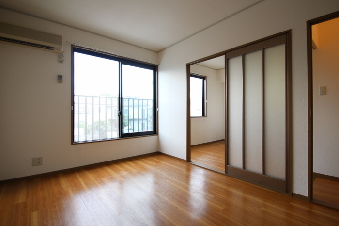 ジュネス・シノダの居間・リビング