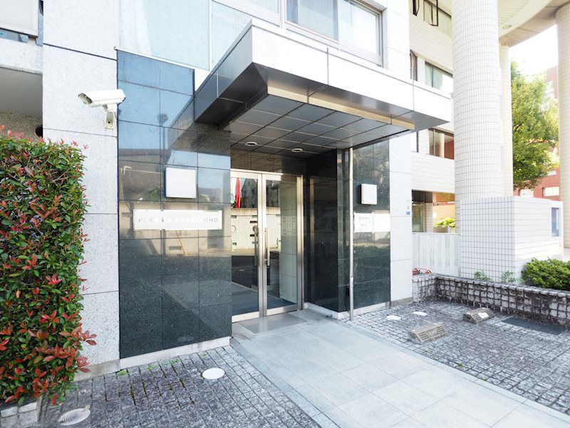 DeLLCS永田町のエントランス