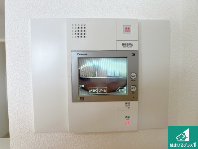 須磨シーサイドヒルズIの防犯設備|カラーモニターインターホン！声だけでなく来訪者の姿や顔がモニターで確認できるので、小さなお子様がいらっしゃるご家庭でも安心できます！