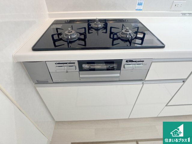須磨シーサイドヒルズIの設備|ダブル高火力Ｓｉセンサー付きコンロ！３口あるので、まとめて料理をする時も大活躍！