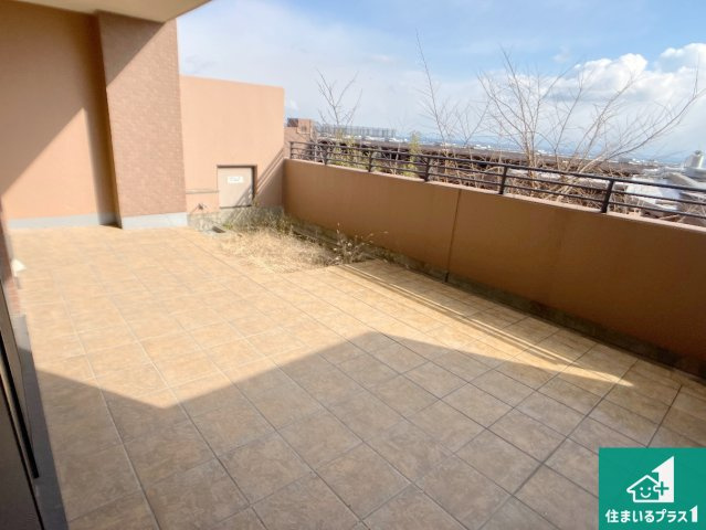 須磨シーサイドヒルズIのバルコニー|ワイドバルコニーは洗濯物を干すスペースが広いのでご家族が多くても安心！