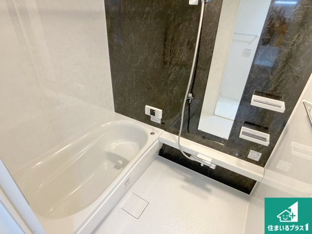 須磨シーサイドヒルズIの浴室|足をゆったり伸ばして寛げる浴槽！
