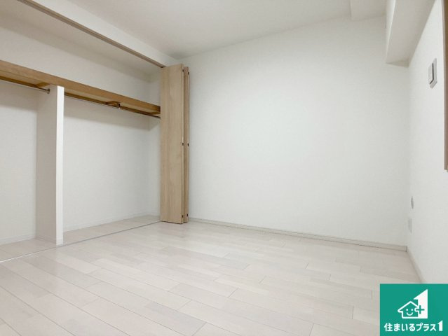 須磨シーサイドヒルズIの洋室|収納スペースをしっかり確保した洋室！
