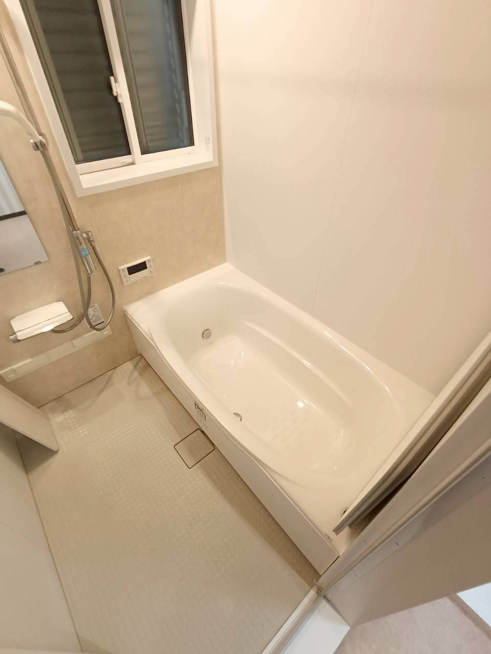 三郷市　戸ケ崎2丁目　中古戸建の浴室|広く感じるゆとり設計で快適なリラックスタイムを過ごせます