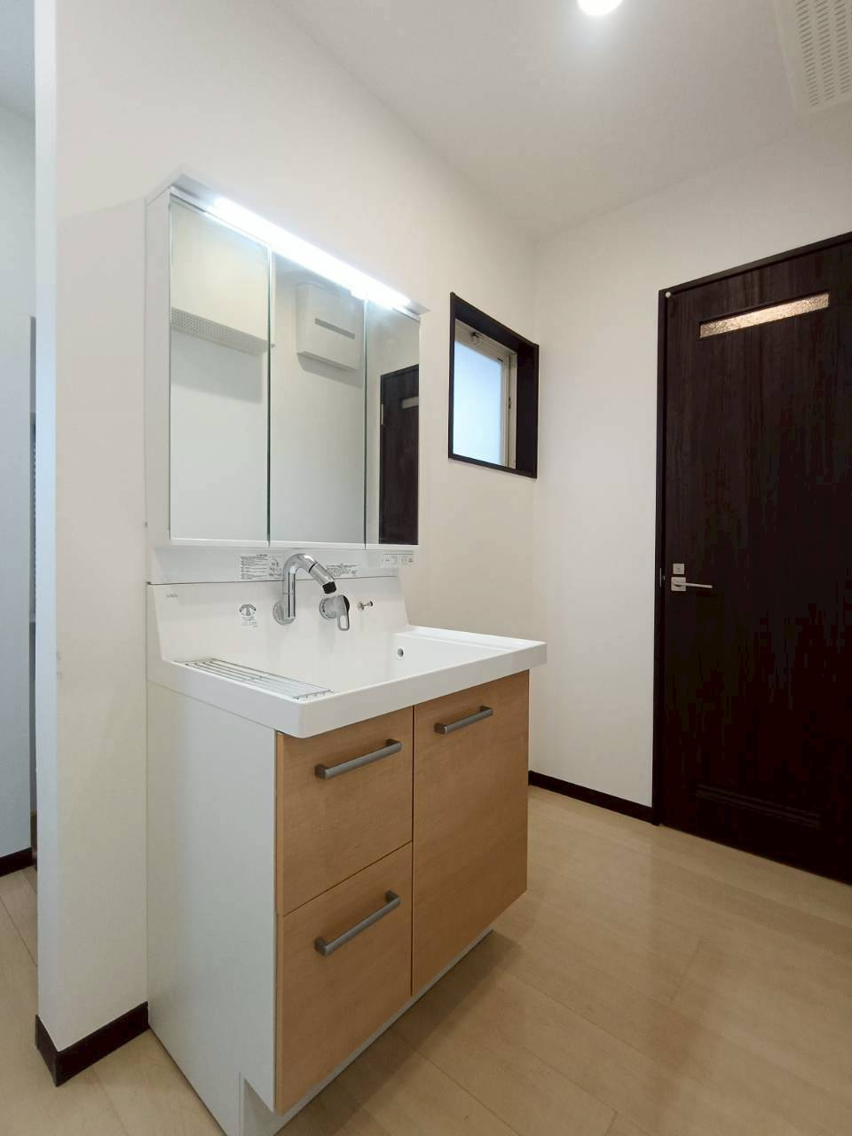 三郷市　戸ケ崎2丁目　中古戸建の洗面所|2階にも洗面スペースがあります