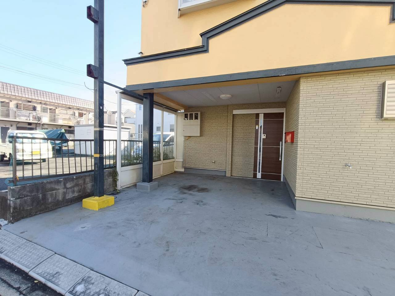 三郷市　戸ケ崎2丁目　中古戸建の駐車場|車をお持ちの方に嬉しい駐車場付きの物件です