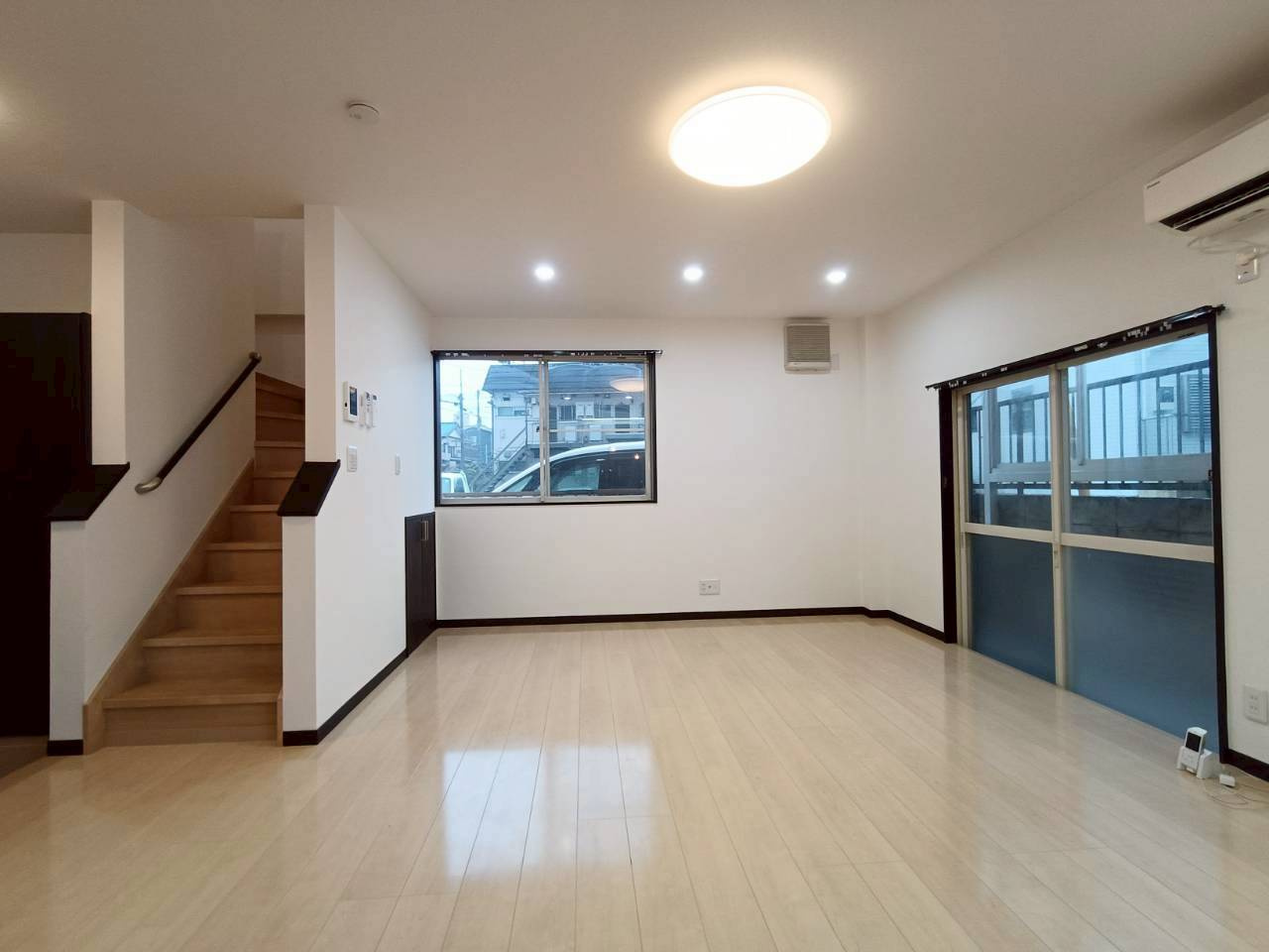 三郷市　戸ケ崎2丁目　中古戸建の居間・リビング|ゆったりとしたリビングです