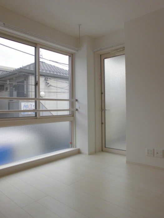 フェアハウスの居間・リビング