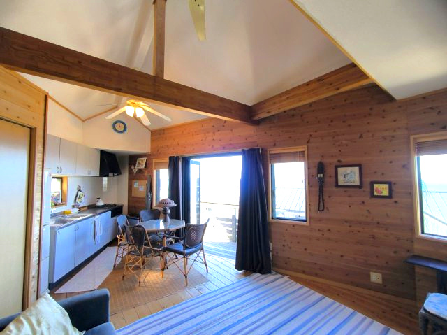 海見え！リビングから富士山・海を臨む秘密基地の居間・リビング|リビング