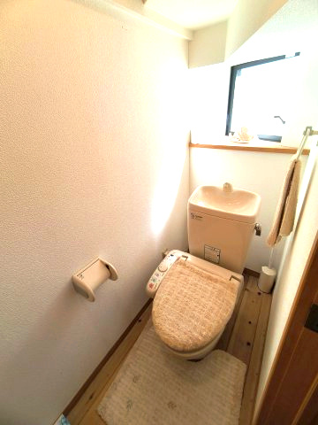 海見え！リビングから富士山・海を臨む秘密基地のトイレ