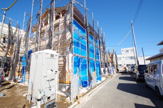 【前面道路含む現地写真】 | 【仲介手数料無料！！】日野市上田　新築戸建て（全7棟）1号棟　4780万円 | 令和８年２月９日撮影　建築中