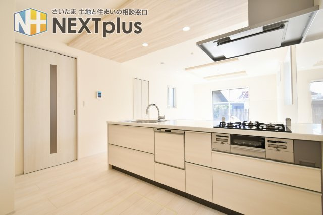 蓮田市馬込2丁目　全1棟の前面道路含む現地写真|【地震に強い、確かな骨組み】 2026年3月の完成に向け、耐震等級3を支える強固な構造が姿を現しています。見えない部分から家族の安全を守る「長期優良住宅」の品質を現地でご確認ください。