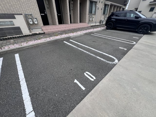 シャトー・ムートンの駐車場