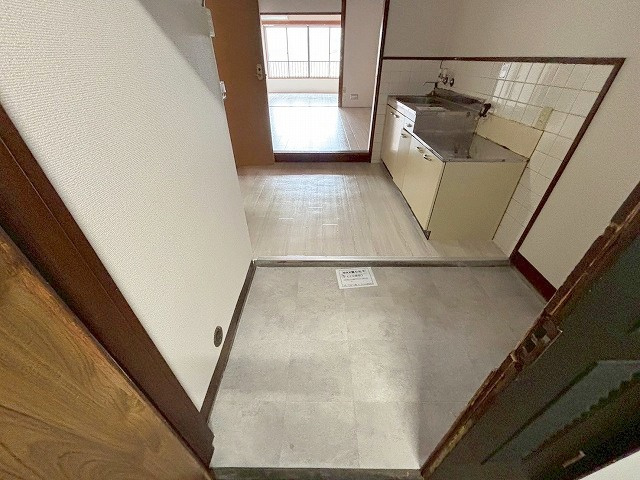 メビウス十三レジデンスの玄関