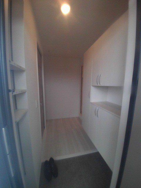 シャルムソレイユⅢ番館の玄関