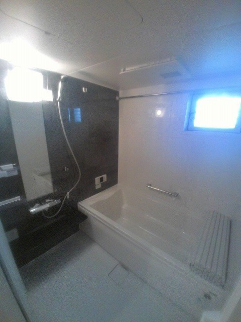 シャルムソレイユⅢ番館の浴室