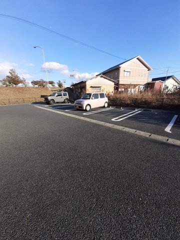 サニーの駐車場