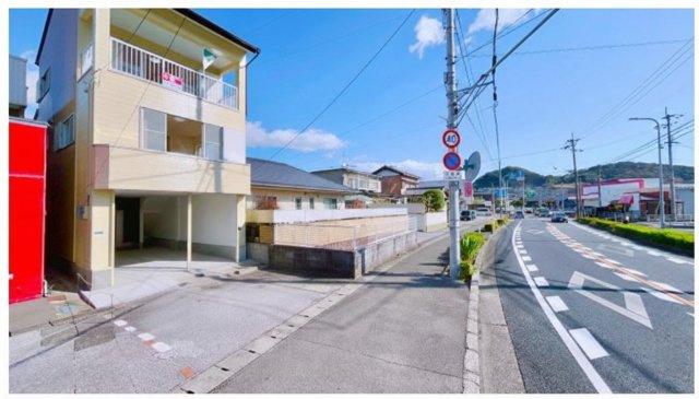高知市瀬戸西町　中古一戸建ての前面道路含む現地写真|見通しの良い前面道路で安心の立地