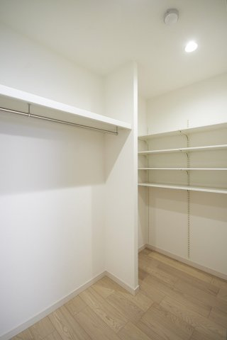世田谷ハウスの収納|世田谷ハウス：ウォークインクローゼット画像です！