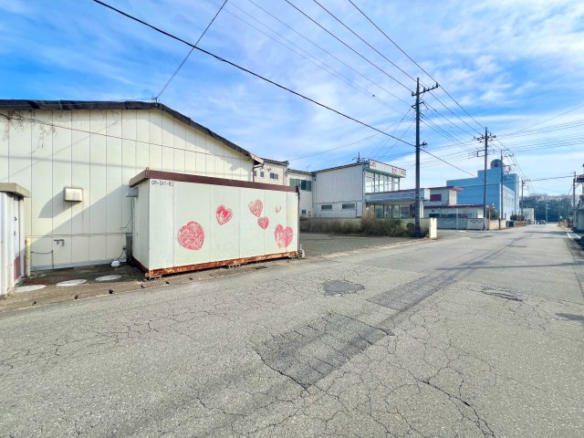 渋川市中村の前面道路含む現地写真