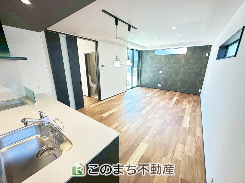 アーバンレジオス宇都宮市滝の原3丁目の居間・リビング|南側から暖かな日差しが差し込みます♪キッチンからリビングの様子がよく見渡せます☆
