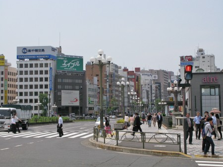 新宿区若葉３丁目のアパートの周辺