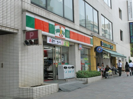 新宿区若葉３丁目のアパートの周辺