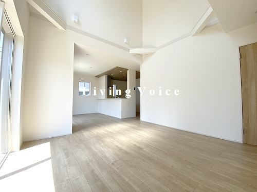 【居間・リビング】 | 【仲介手数料０円】平塚市河内　新築一戸建て | 平塚市河内　新築一戸建て