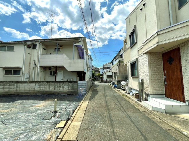 東京都練馬区北町5丁目 限定1区画の前面道路含む現地写真|更地になりました　車通りは少なく穏やかな住環境です