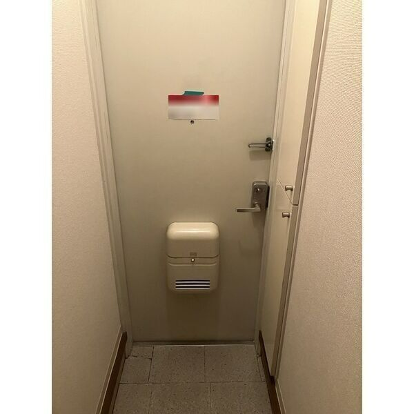 ハイツサニーヒル 東棟の玄関