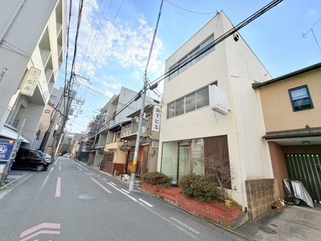橘柳町　売りビルの前面道路含む現地写真
