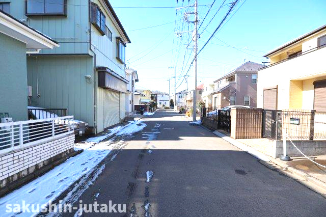東習志野５丁目　リフォーム住宅の前面道路含む現地写真|南側６ｍ公道面　間口約10.4ｍ