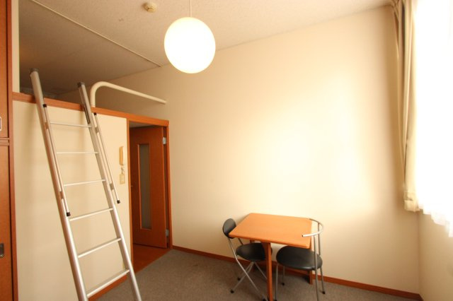 プチ・フルールの洋室|ロフト付き　家具家電付き