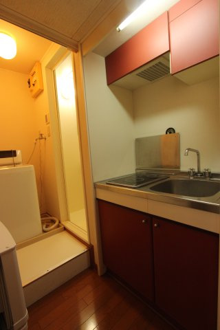 プチ・フルールのキッチン|コンパクトなキッチンで掃除もラクラク