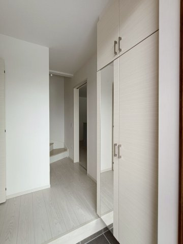 三郷市　上彦名　新築戸建　全1棟の玄関|施工例です