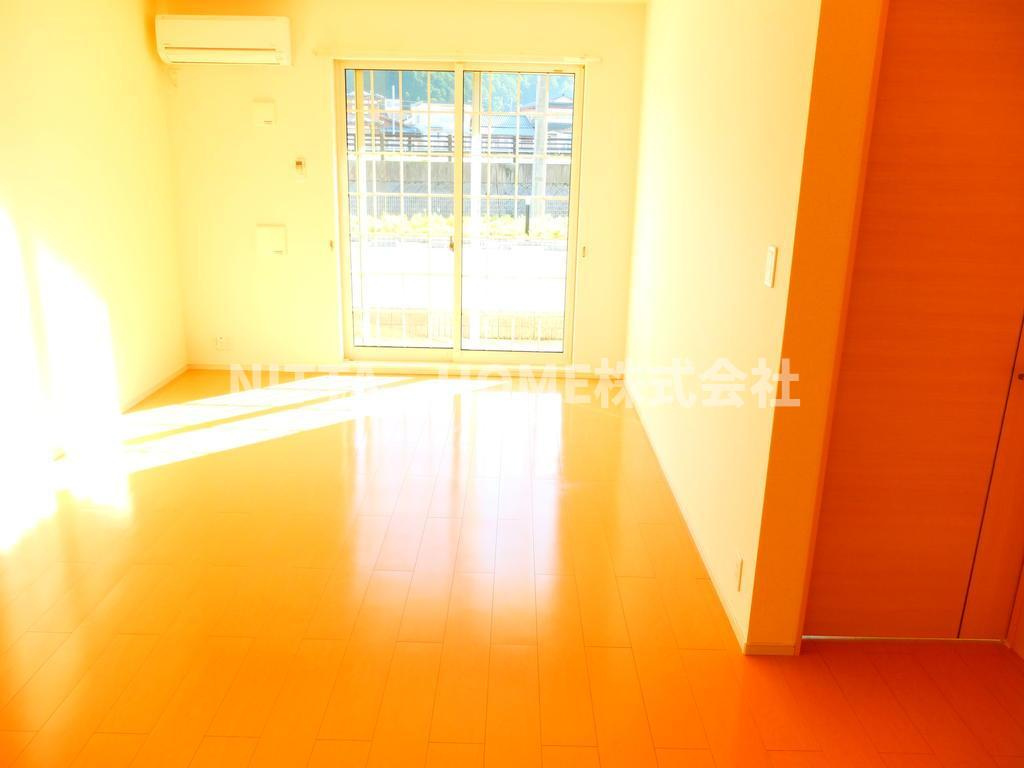 サンタウン青垣の居間・リビング|リビング広々13.4帖♪